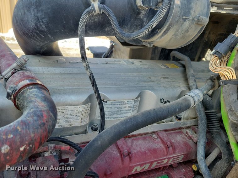 image for item IQ9696 2011 Mack Pinnacle CXU613  semi truck