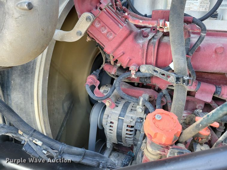 image for item IQ9696 2011 Mack Pinnacle CXU613  semi truck