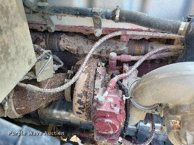 image for item IQ9696 2011 Mack Pinnacle CXU613  semi truck