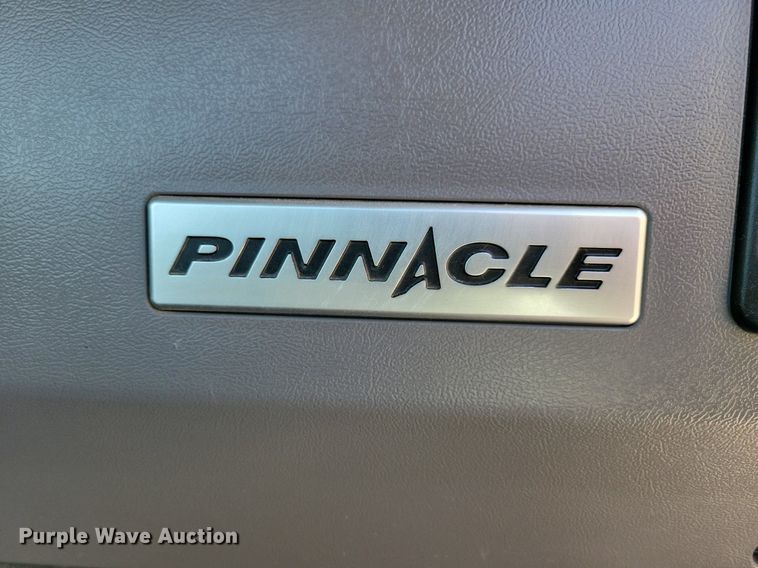 image for item IQ9696 2011 Mack Pinnacle CXU613  semi truck