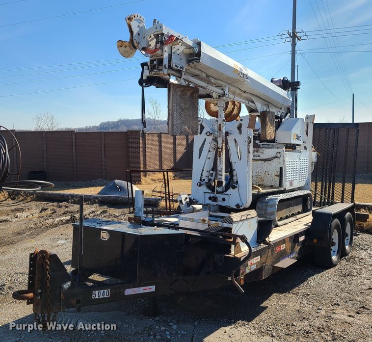 image for item JG9530 2011 Altec DB37  mini digger derrick