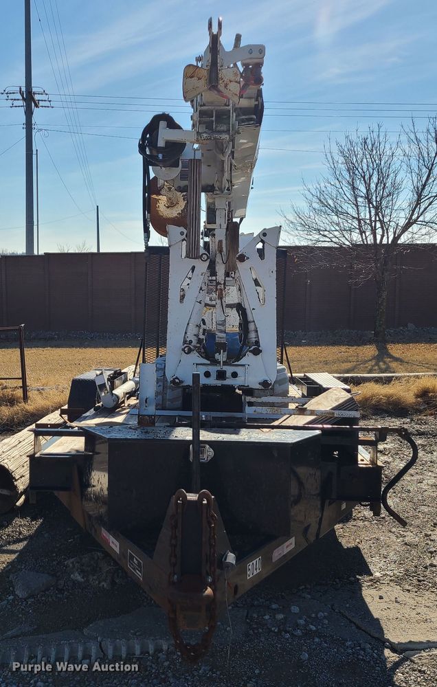 image for item JG9530 2011 Altec DB37  mini digger derrick