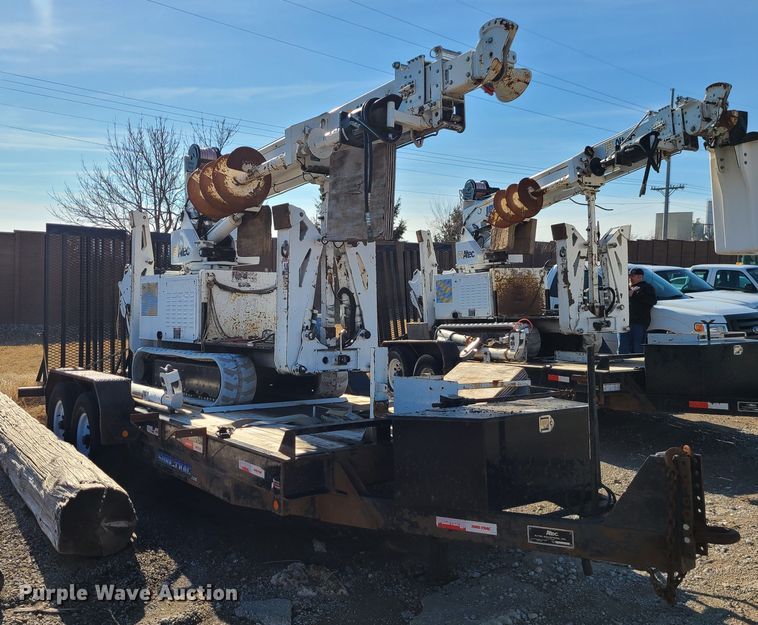 image for item JG9530 2011 Altec DB37  mini digger derrick