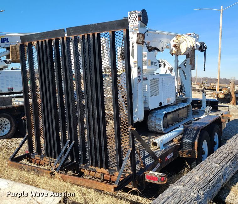 image for item JG9530 2011 Altec DB37  mini digger derrick