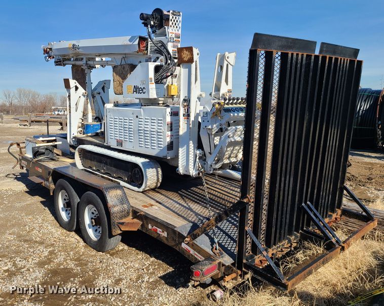 image for item JG9530 2011 Altec DB37  mini digger derrick