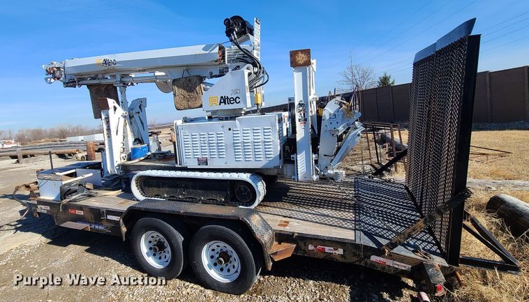 image for item JG9530 2011 Altec DB37  mini digger derrick