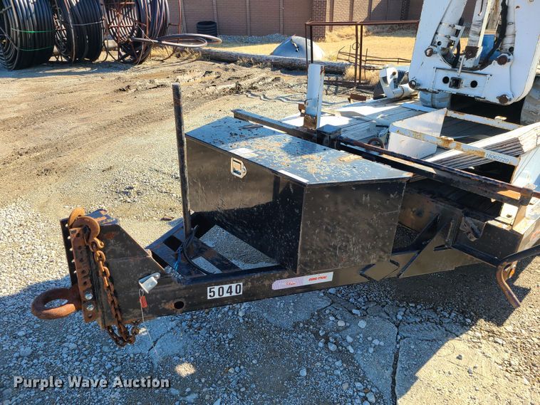 image for item JG9530 2011 Altec DB37  mini digger derrick