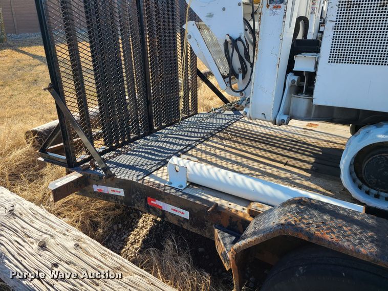 image for item JG9530 2011 Altec DB37  mini digger derrick