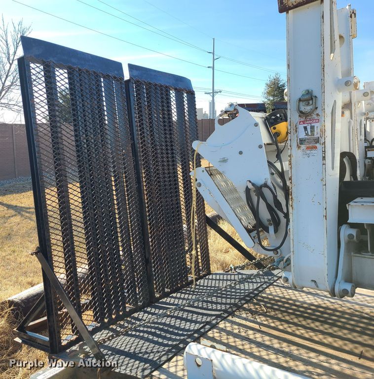 image for item JG9530 2011 Altec DB37  mini digger derrick