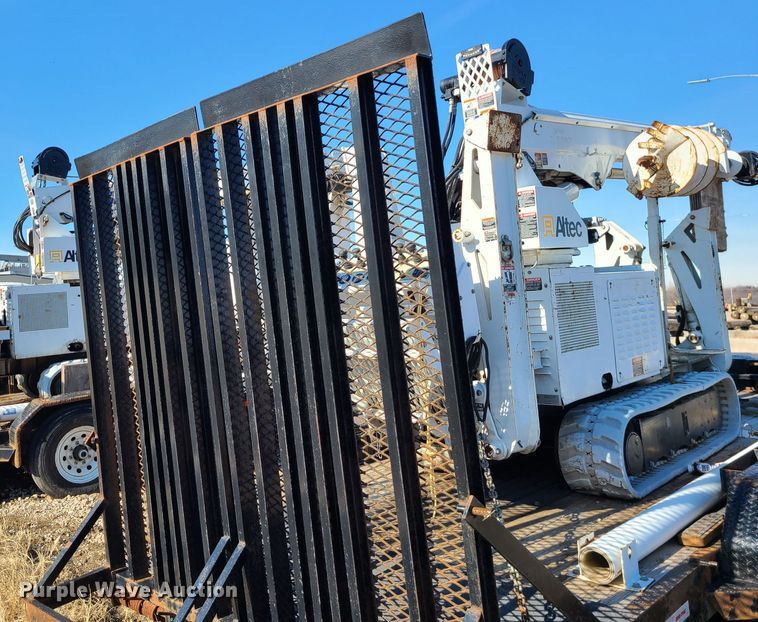 image for item JG9530 2011 Altec DB37  mini digger derrick