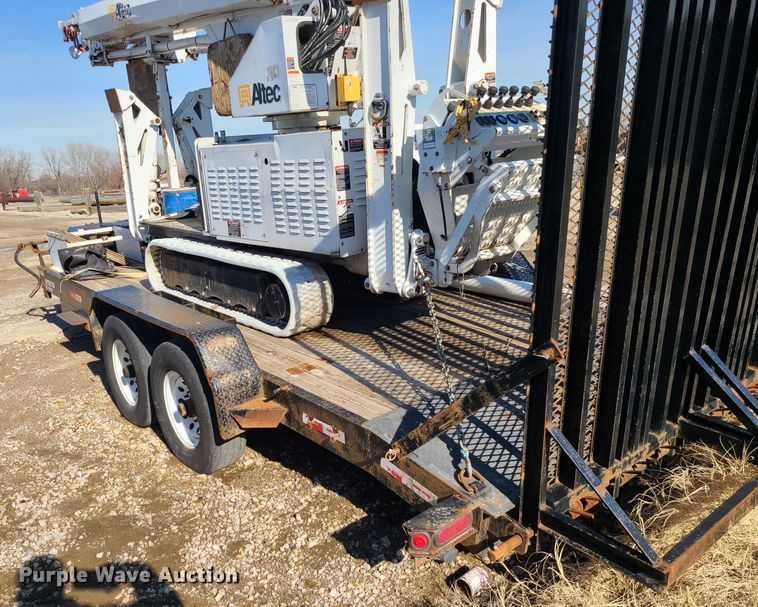 image for item JG9530 2011 Altec DB37  mini digger derrick