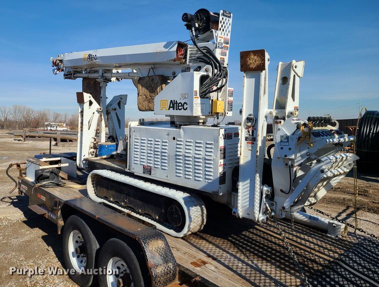 image for item JG9530 2011 Altec DB37  mini digger derrick