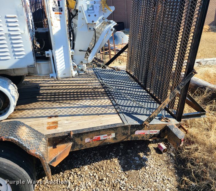 image for item JG9530 2011 Altec DB37  mini digger derrick