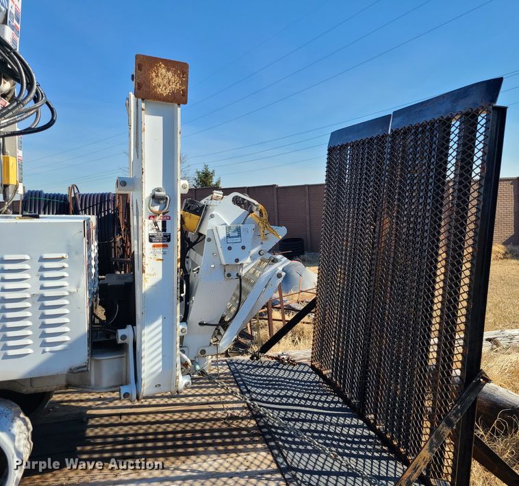 image for item JG9530 2011 Altec DB37  mini digger derrick