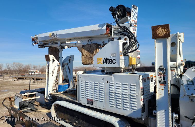 image for item JG9530 2011 Altec DB37  mini digger derrick