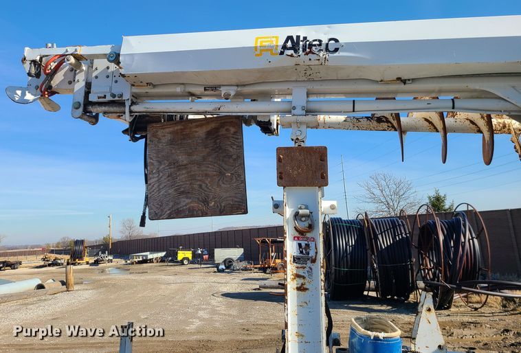 image for item JG9530 2011 Altec DB37  mini digger derrick