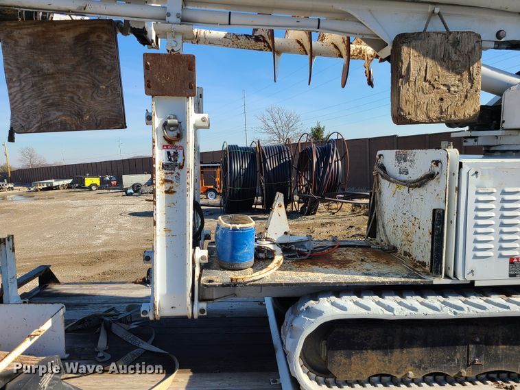 image for item JG9530 2011 Altec DB37  mini digger derrick