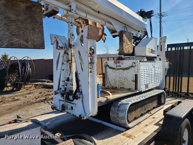 image for item JG9530 2011 Altec DB37  mini digger derrick