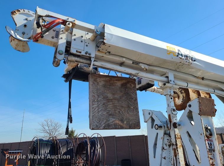 image for item JG9530 2011 Altec DB37  mini digger derrick