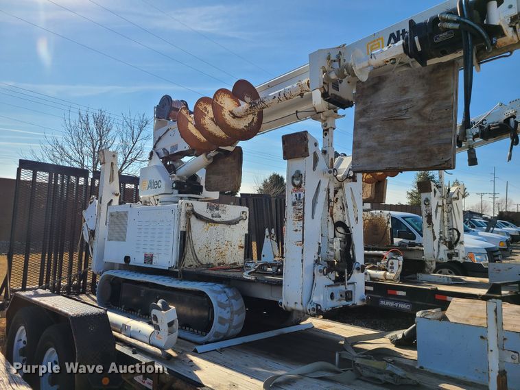 image for item JG9530 2011 Altec DB37  mini digger derrick