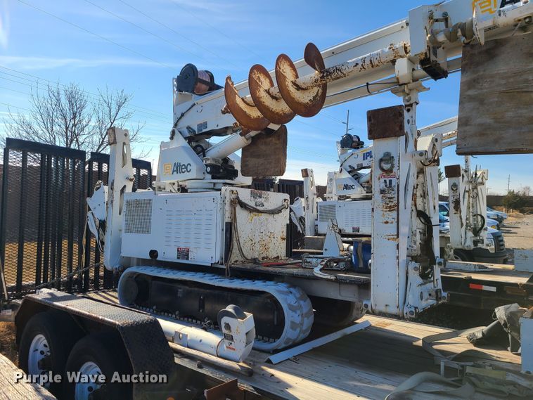 image for item JG9530 2011 Altec DB37  mini digger derrick