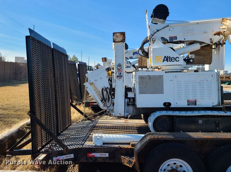 image for item JG9530 2011 Altec DB37  mini digger derrick