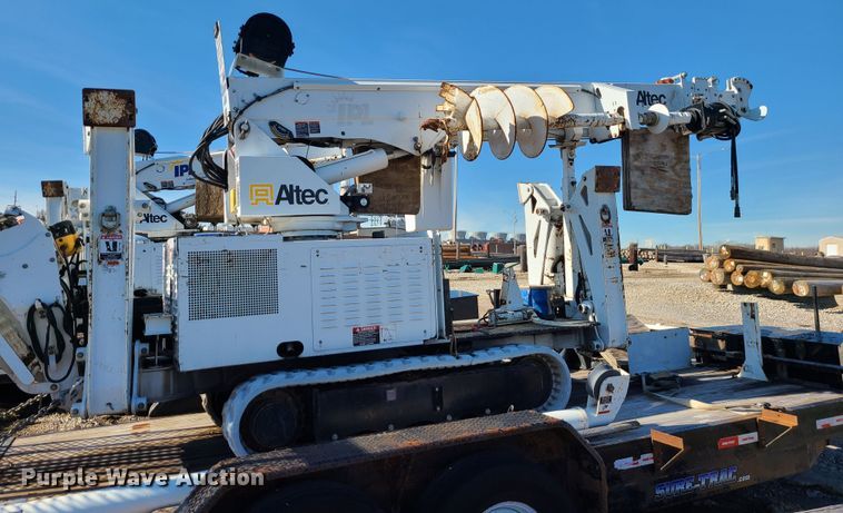 image for item JG9530 2011 Altec DB37  mini digger derrick