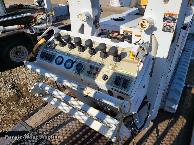 image for item JG9530 2011 Altec DB37  mini digger derrick