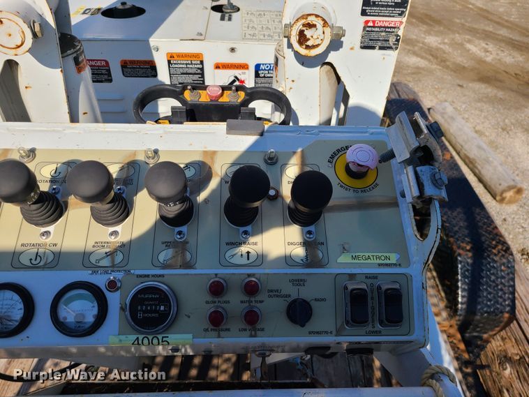 image for item JG9530 2011 Altec DB37  mini digger derrick