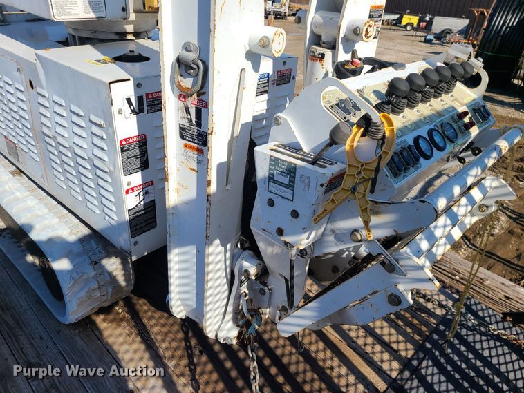 image for item JG9530 2011 Altec DB37  mini digger derrick