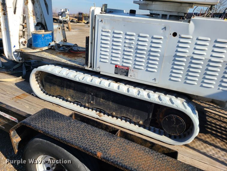 image for item JG9530 2011 Altec DB37  mini digger derrick