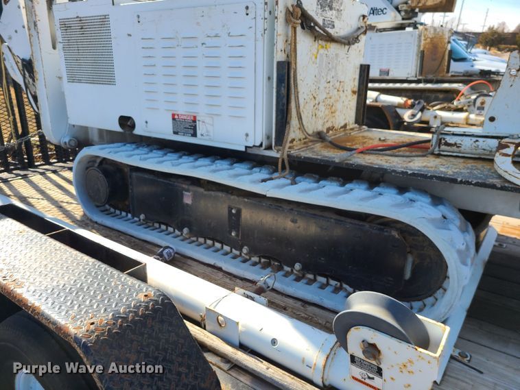 image for item JG9530 2011 Altec DB37  mini digger derrick