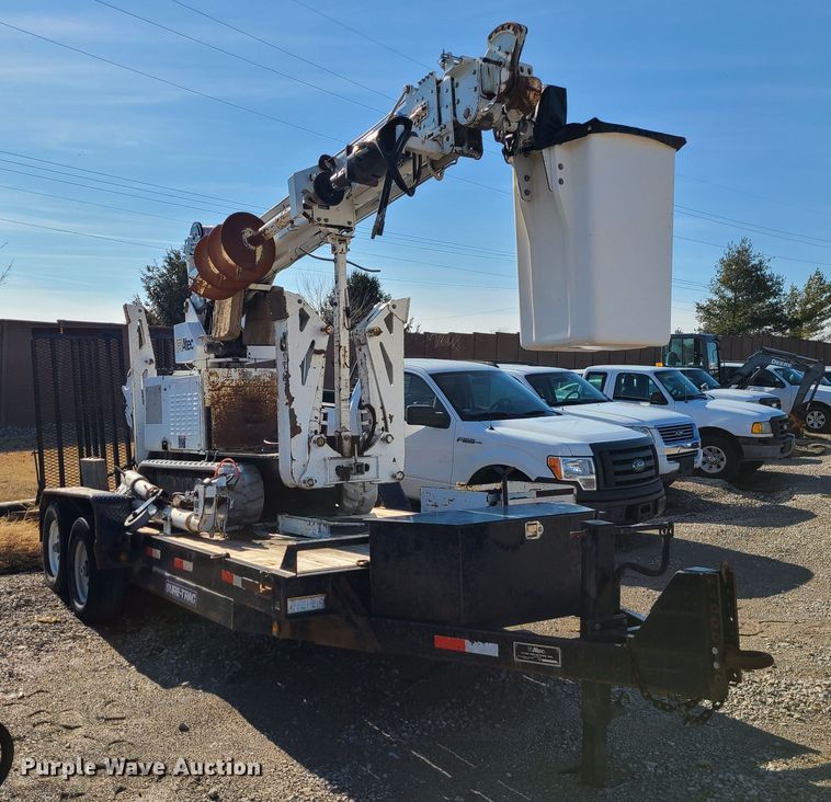 image for item JG9531 2013 Altec DB37  mini digger derrick