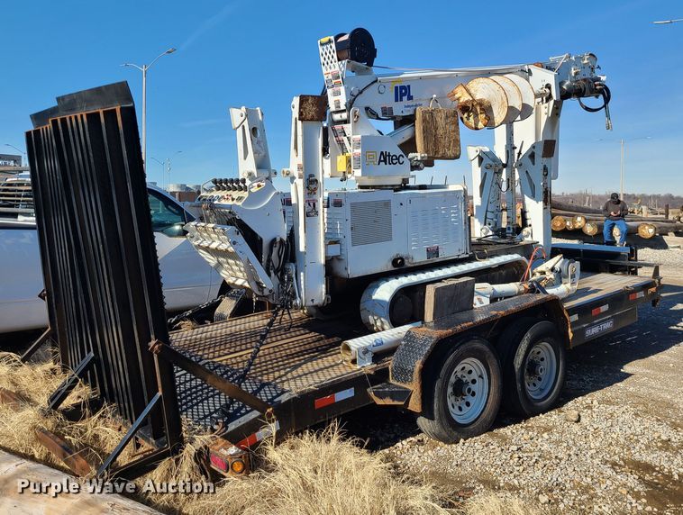 image for item JG9531 2013 Altec DB37  mini digger derrick