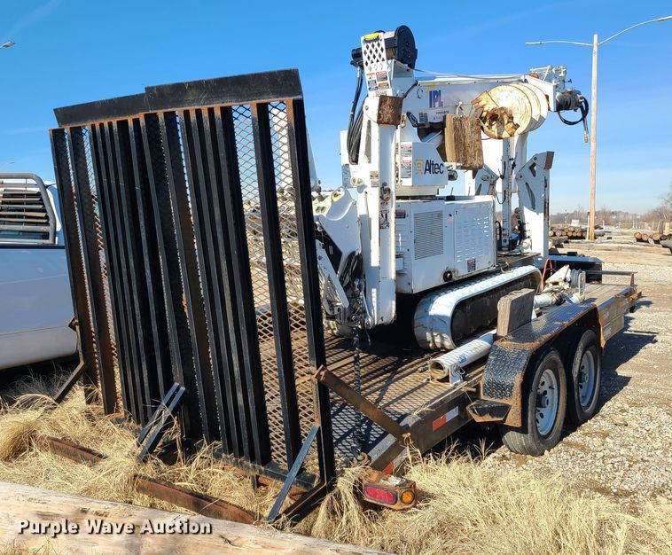 image for item JG9531 2013 Altec DB37  mini digger derrick