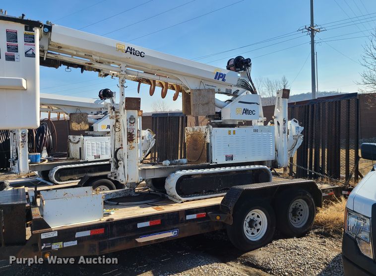 image for item JG9531 2013 Altec DB37  mini digger derrick