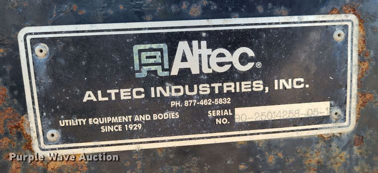 image for item JG9531 2013 Altec DB37  mini digger derrick