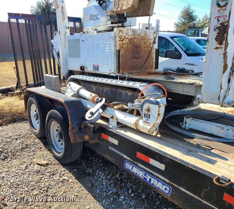 image for item JG9531 2013 Altec DB37  mini digger derrick