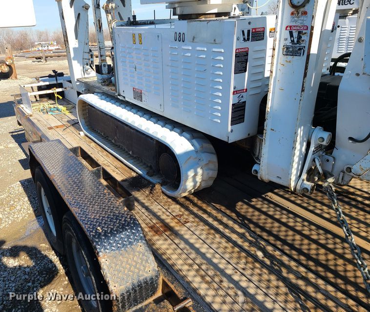 image for item JG9531 2013 Altec DB37  mini digger derrick