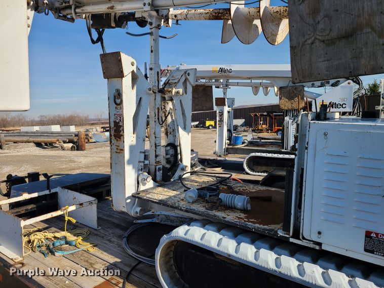 image for item JG9531 2013 Altec DB37  mini digger derrick