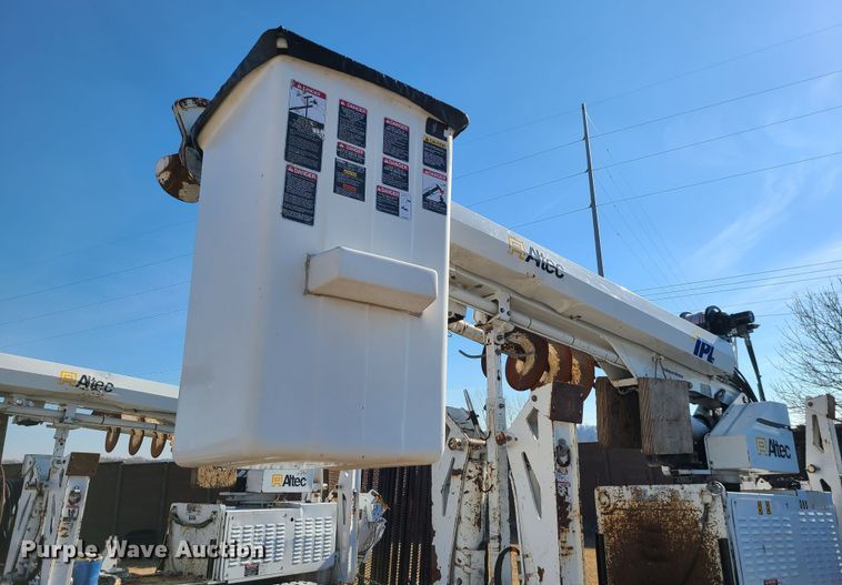 image for item JG9531 2013 Altec DB37  mini digger derrick