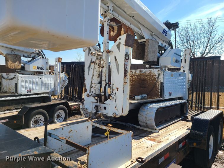 image for item JG9531 2013 Altec DB37  mini digger derrick