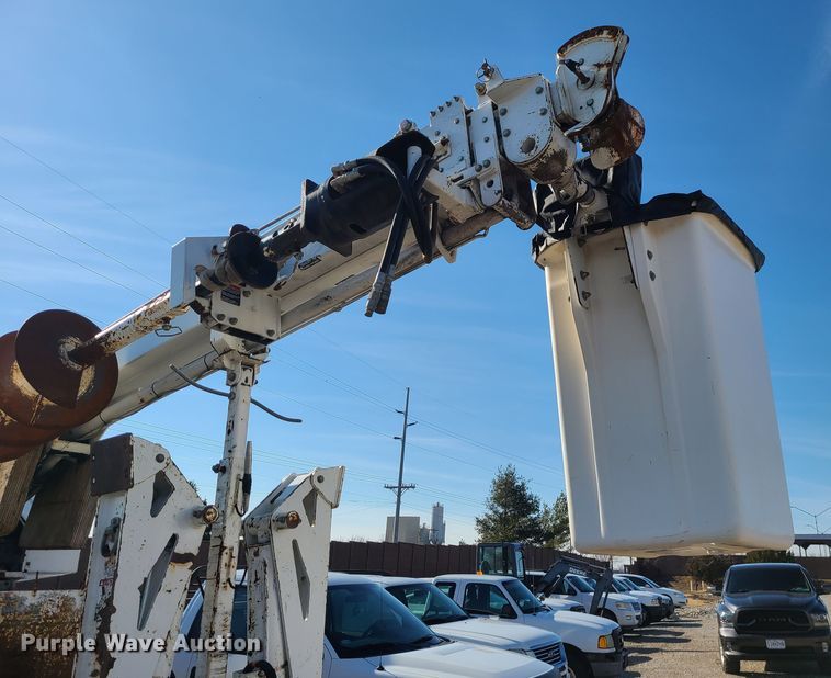 image for item JG9531 2013 Altec DB37  mini digger derrick