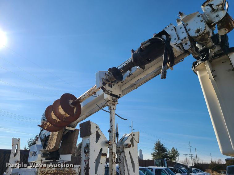 image for item JG9531 2013 Altec DB37  mini digger derrick