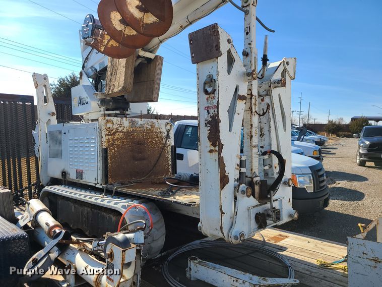 image for item JG9531 2013 Altec DB37  mini digger derrick