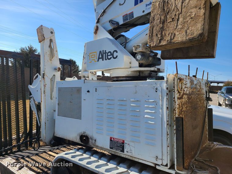 image for item JG9531 2013 Altec DB37  mini digger derrick