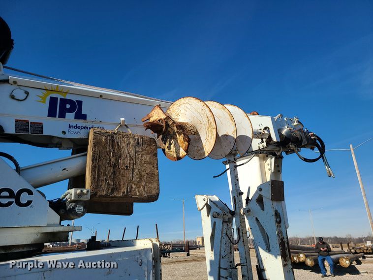 image for item JG9531 2013 Altec DB37  mini digger derrick