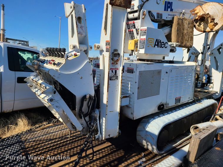 image for item JG9531 2013 Altec DB37  mini digger derrick