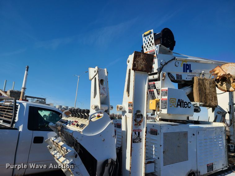 image for item JG9531 2013 Altec DB37  mini digger derrick