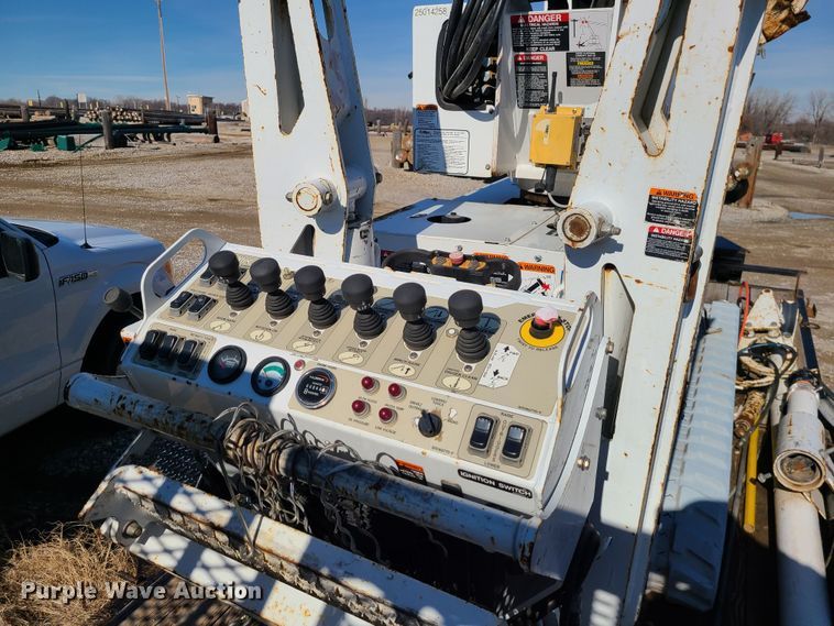 image for item JG9531 2013 Altec DB37  mini digger derrick